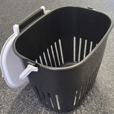 vented kitchen caddy with vented lid