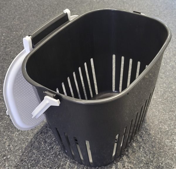 vented kitchen caddy with vented lid